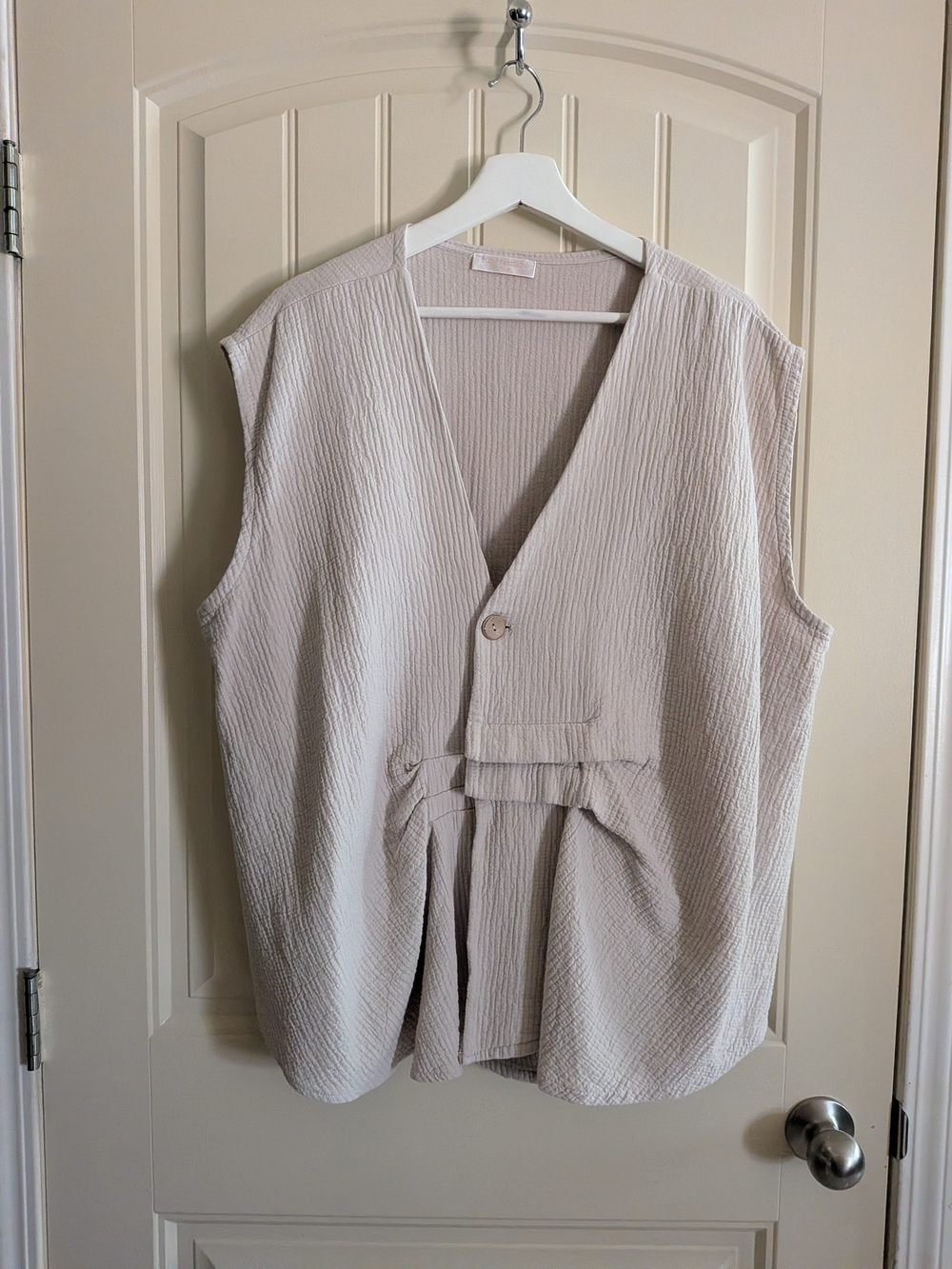 NWOT Sleeveless V-Neck Button Front Vest in Light Stone Beige